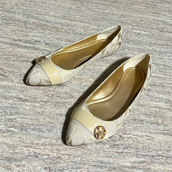 Coach Onida beige and gold monogram C pointy flat shoes - Picture 7 of 16